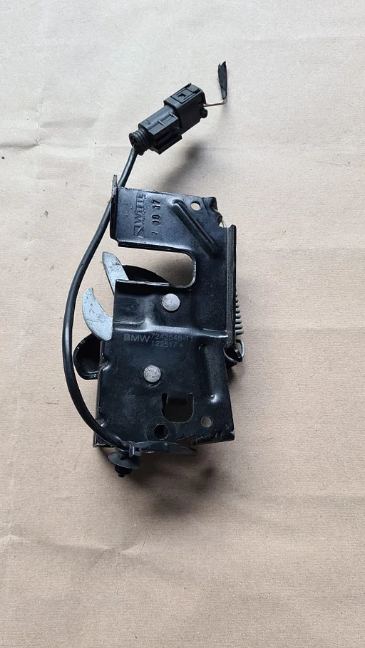 Motorkapslot onderzijde links BMW 1 / 3 / 4 serie F  51237242548 7242548 51234895946 4895946