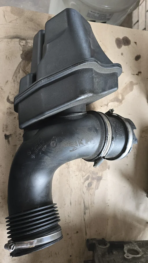 Luchtinlaat slang resonator BMW Z4 E89 13717546115 7546115