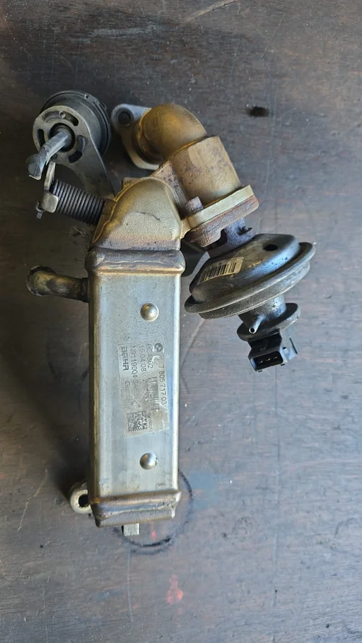EGR koeler uitlaatgaskoeler BMW X3 E83 LCi N47 2.0d 11717805717 7805717