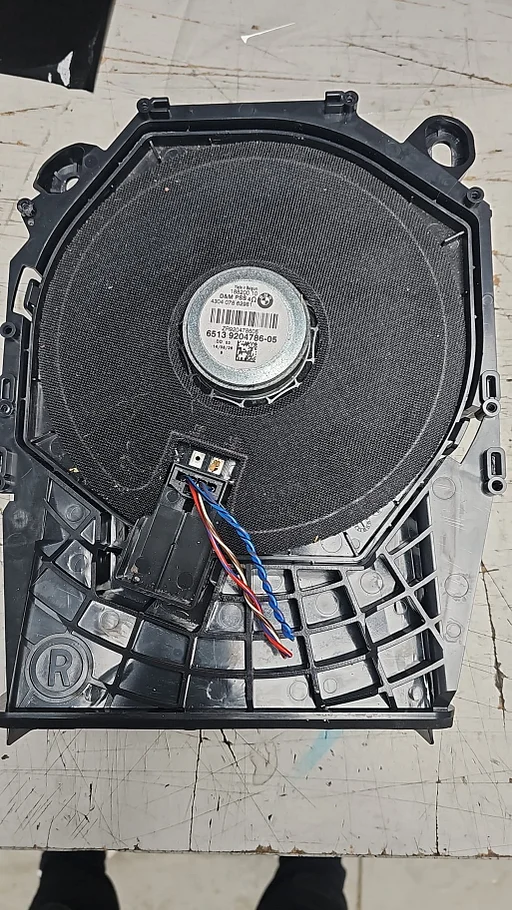 Central Bass speaker rechts  BMW 1 / 3 / X1  serie E8x E9x E84  65139204786 9204786 65139192462 9192462