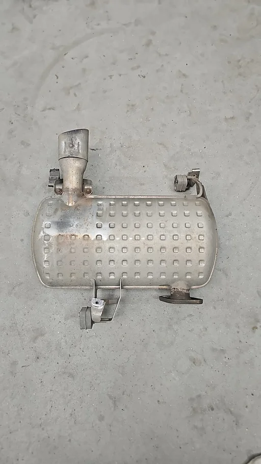 Uitlaat demper N45 N46 BMW 3 serie E90 E91 7539883 18107549428 07549428