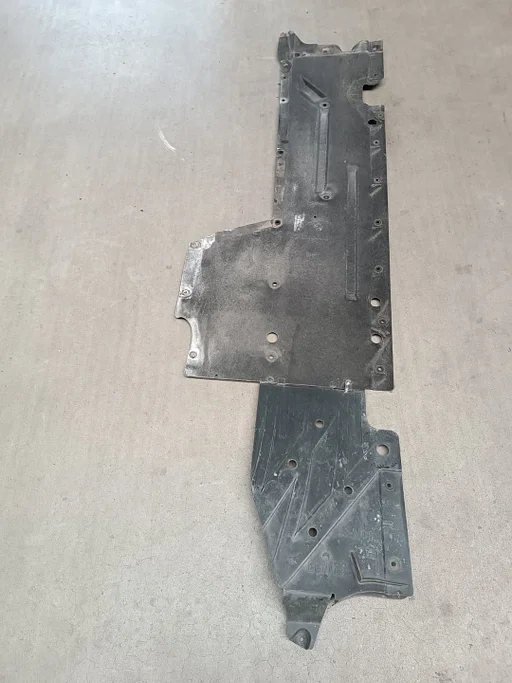Bodemplaat onderplaat links lang kunstof BMW 3 / 4 / serie F30 F31 F32 F33 F34 F36 51757241833 7241833 51758062221 8062221
