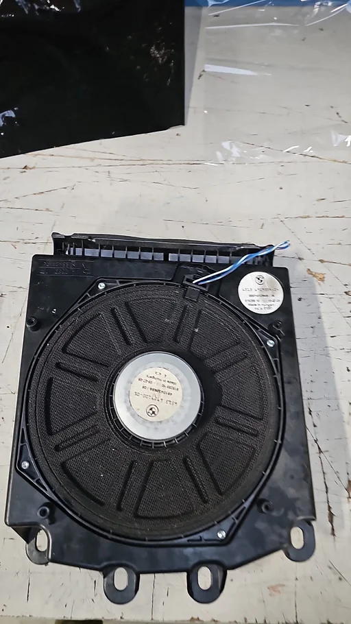 Central Bass speaker Rechts BMW 5 serie E60 E61 + LCi 65136919354 6919354