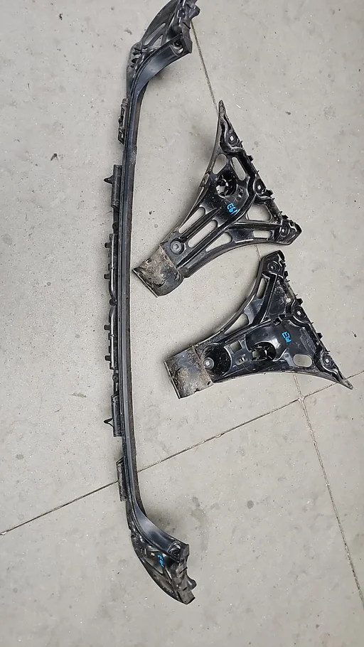 Achterbumper montageplaat set BMW 5 serie E61 51127060797 5112706079 51127060796