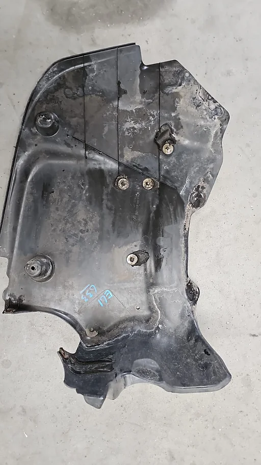 Achterbumper afdekplaat accu rechts onder BMW 5 serie E60 E61 51717124633 7124633