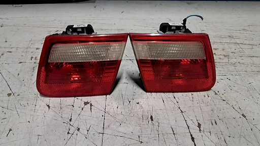 Achterlicht set op klep binnenzijde BMW 3 serie E46 Sedan 63218364923 8364923 63218364924 8364924