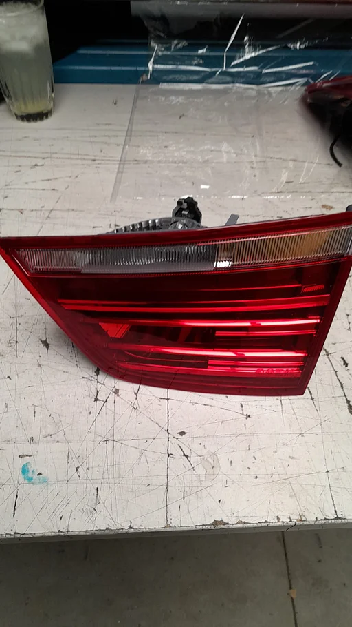 Achterlicht op klep rechts binnenzijde zonder LED BMW X3 serie F25 63217217310 7217310