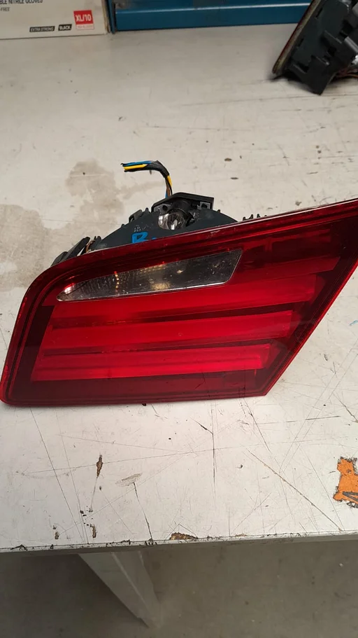 Achterlicht rechts binnen op klep BMW 5 Serie F10 63217203226 7203226 63217306164 7306164