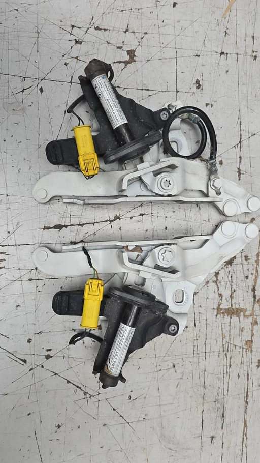 Motorkap scharnier set incl. actuators BMW 1 serie E82 E88 41617325869 7325869 41617325870 7325870 51237289995 7289995 51237289996 7289996 7289993 7289994