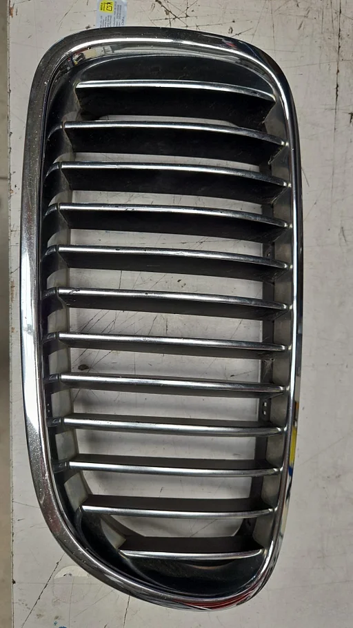 Nier Grille links met chroomraam en chroom strepen BMW 5 serie F10 F11 51137261355 7261355