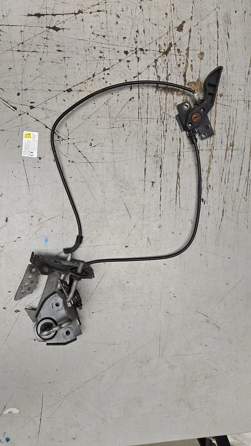 Slot motorkap passief links en rechts BMW 5 / 6 / 7 serie F01 F02 F03 F04 F06 F07 GT F1x + LCi  51237183764 7183764 51237183765 7183765