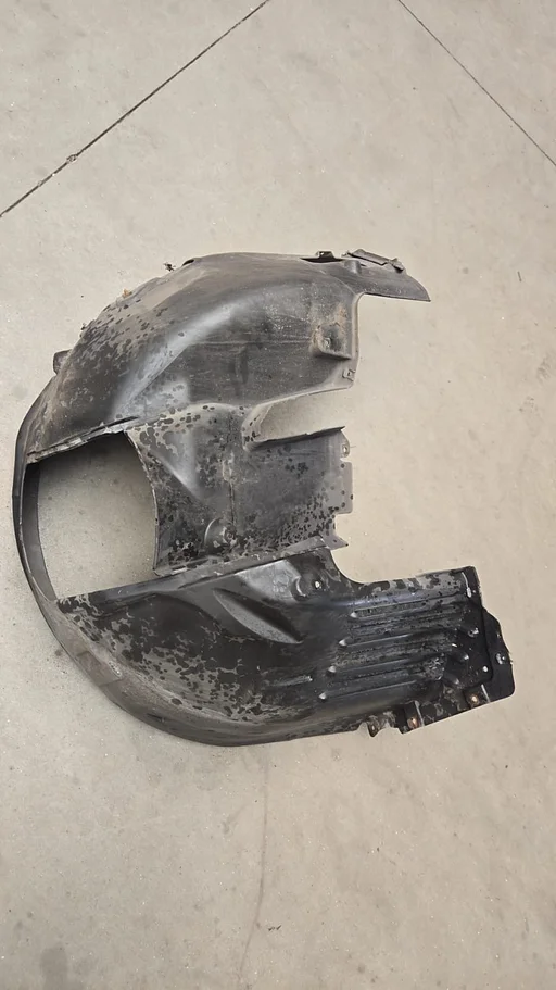 Binnenscherm Wielkuip Modderkuip voorzijde links BMW 6 serie E63 E64 + LCi 51717009715 7009715