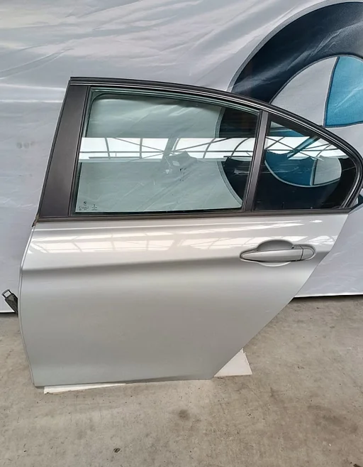 Deur portier links achter BMW 3 serie F30 F80 + LCI Glaciersilber met. A83 41007298513 7298513 41009628761 9628761