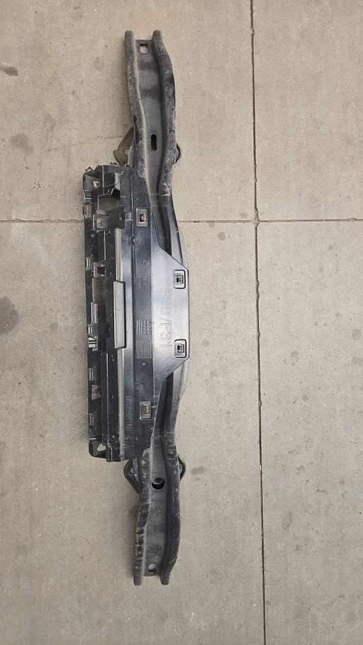 Bumperbalk achterzijde BMW 3 serie F30 LCi 330e 51127365570 7365570 51127256921 7256921