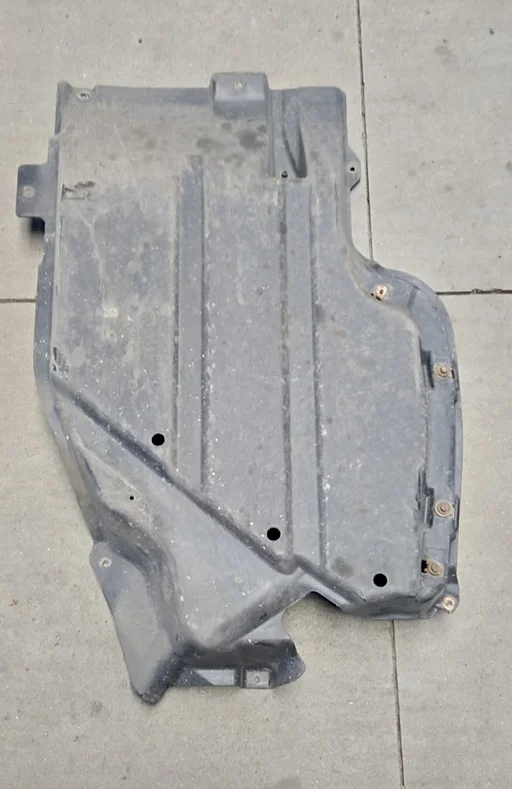 Bodemplaat brandstoftank rechts BMW X3 serie E83 + LCI 51713400040 3400040