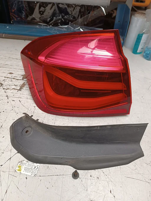 Achterlicht links op scherm BMW 3 Serie F30 F80 LCi 63217369117 7369117