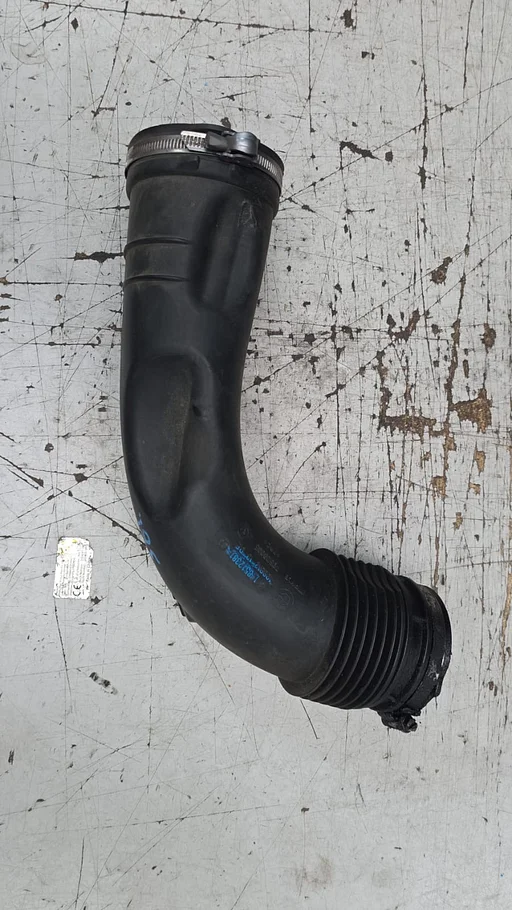 Luchtinlaat slang  N57 BMW .3 / 4 / X3 / X4 serie F30 F31 F34 F32 F33 F36 F25 F26 + LCI 13718512381 8512381