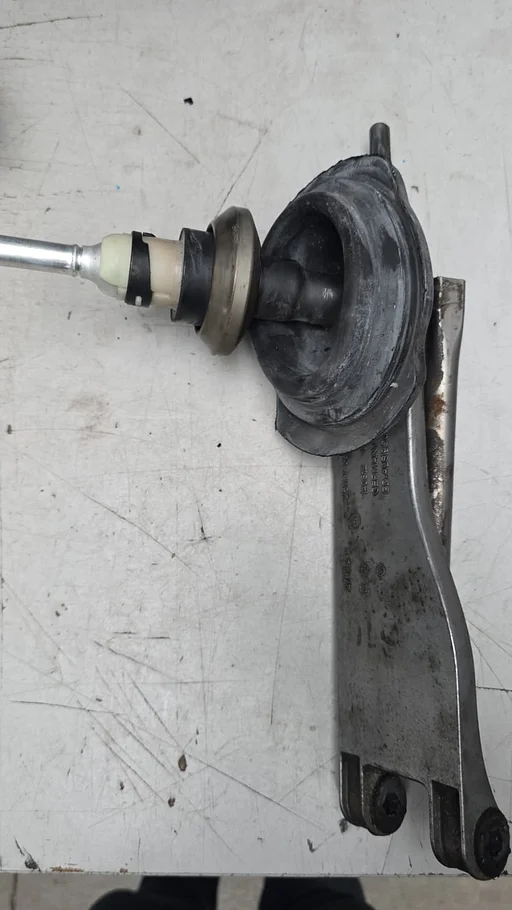 Schakel mechaniek schakelstang N43 N45 N46 BMW 1 / 3 / X1 serie E81 E82 E87 E88 E90 E91 E92 E93 + LCI E84 25117532492 7532492