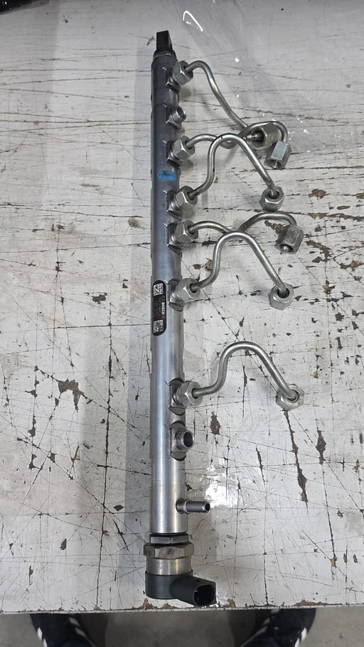 Injectie rail brandstof gallerij Bosch N57 BMW 3 / 4 / 5 / 6 / 7 / X3 / X4 / X5 / X6 serie E F F25 F26 E70 E71 F15 F16 13537805423 7805423 0445216036