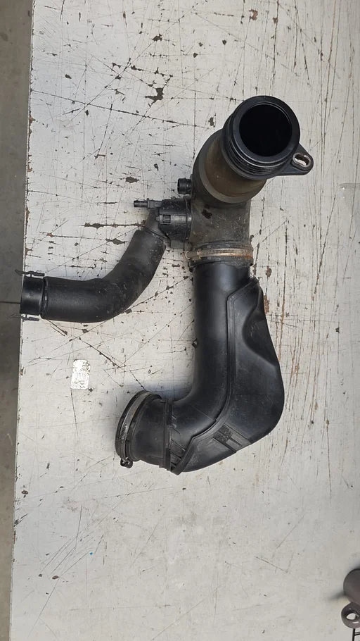 Luchtinlaat slang met resonator N20 BMW 1 / 2 / 3 / 4 serie F20 F21 F22 F23 F30 F31 F32 F33 F34 F36 13717605045 7605045 13717605638 7605638 11127588417 7588417