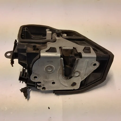 Deurslot rechts voor binnenzijde deur BMW serie E8x F2x F9x F10 F11 E65 E66 X1 X3 X5 7167074