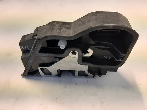 Deurslot links achter binnenzijde deur BMW serie E8x E9x E6x LCi F2X F3X X1 X3 X5 X6 Z4  7167069
