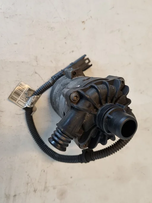 Extra circulatie waterpomp BMW 5 / 6 / 7 / X5 / X6 serie F10 F11 F06 F12 F13 F01 F02 F03 E70 LCi E71 F16  11517566335 7566335