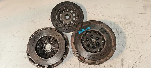 Koppeling set Dubbelmassa BMW motor code N20 gebruikt in goede staat 7638307