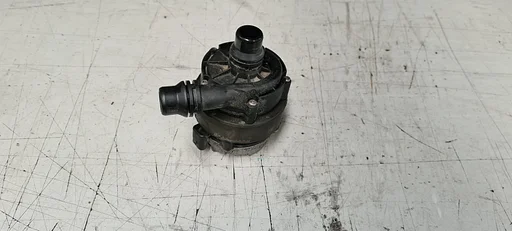 Extra circulatie waterpomp BMW 3 Serie F30 LCI 330e 8638240