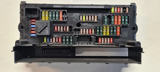 Zekeringkast voorzijde BMW 5 / 6 / 7  serie F07 F10 F11 F12 F13 F01 F02 F03 F04