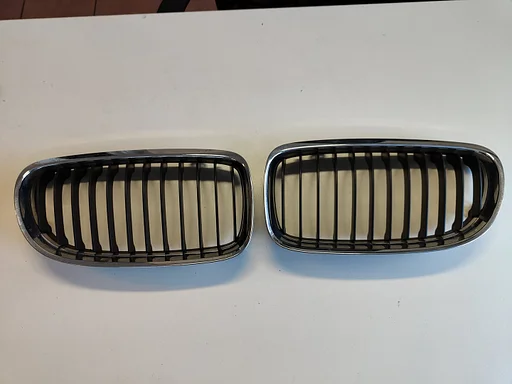 Nieren set Grille met chroomraam en zwarte strepen BMW E90 E91 LCi