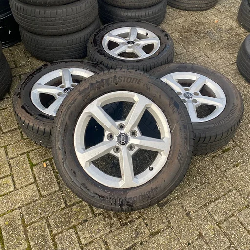 Audi Q2 Bridgestone Turanza T005 215/60/R16 95V
