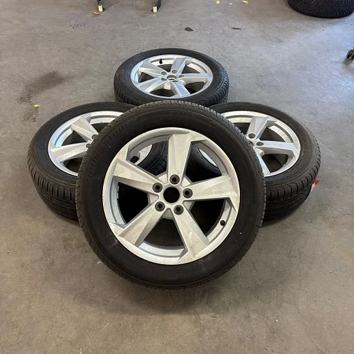 Audi Q2 Bridgestone Turanza T001 215/55/R17 94V
