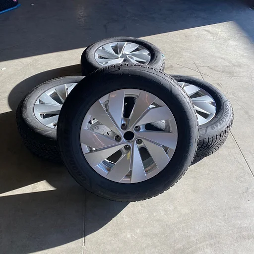 VW Tiguan Goodyear Ultra Grip Performance 3 215/65/R17 99H