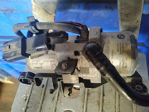 bmw f01 f02 f10 f30 hybride vacuüm pomp 6857404