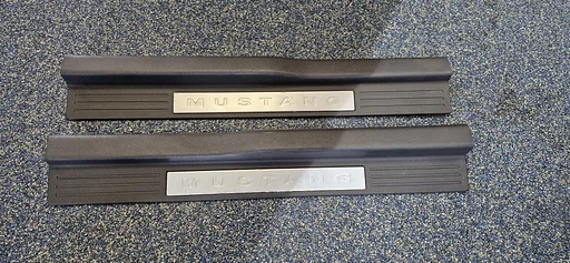 Ford Mustang instaplijsten (origineel) bouwjaar 2005–2009