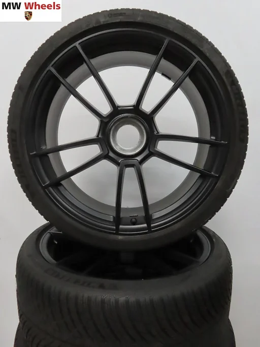 Originele Porsche 911 992 GTS 21 inch velgen winterbanden
