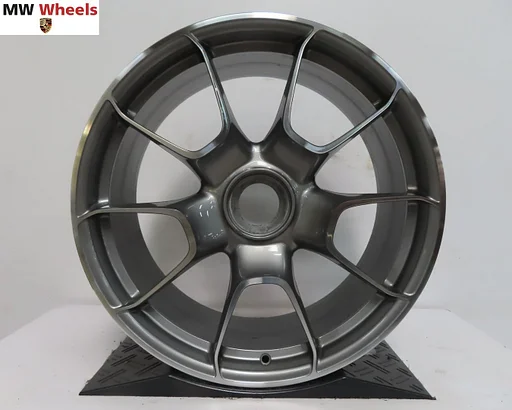 Originele Porsche 911 992 Turbo S 21 inch en 20 inch velgen