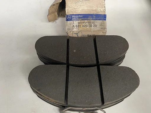 NOS remblokset voorzijde voor Mercedes-Benz W631 MB100