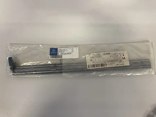NOS rubber zijruit rechtsachter voor Mercedes-Benz W140 coupé C140