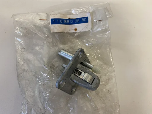 NOS motorkapslot Mercedes W100 R107 W108 W111 W113 W115 W116