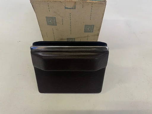 NOS asbak donkerrood voor Mercedes-Benz W114 W115 /8