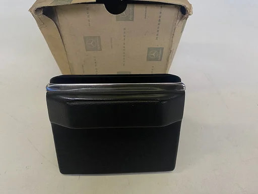 NOS asbak zwart voor Mercedes-Benz W114 W115 /8