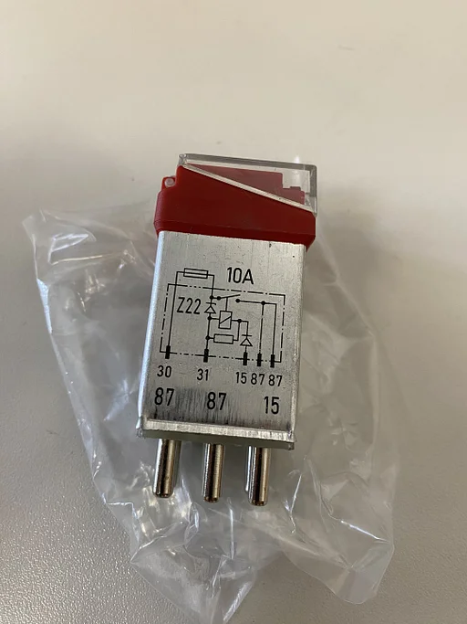 NEU Überspannungsschutzrelais für Mercedes-Benz R107 W123 W124 W126 W201 W460 W461