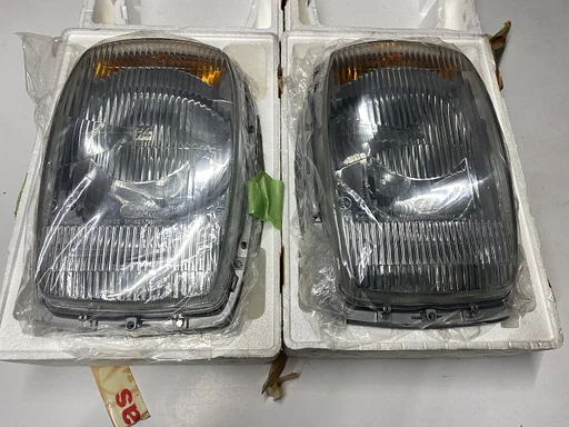 NEU NOS Scheinwerfer Hella H4 L+R für Mercedes-Benz W114 W115 /8