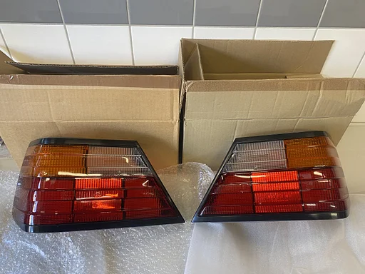 NEU NOS Lichtscheibe Heckleuchte L+R ULO für Mercedes-Benz W124 Mopf 0 + 1