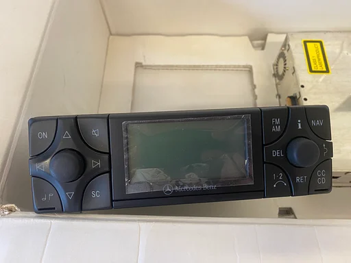 NOS Mercedes-Benz APS 4 radio mit CD-Wechsler und Navigationsteil