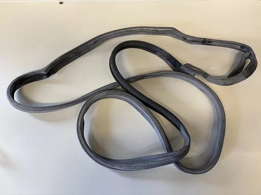 NEU Türdichtung hinten links für Mercedes-Benz W123 Limousine original