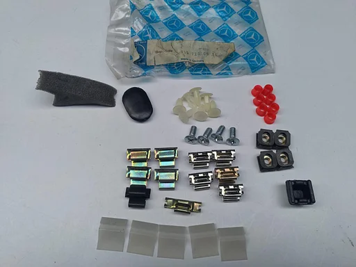 NEU NOS Reparatursatz Anbauteile Fahrertür links oder rechts für Mercedes-Benz W116