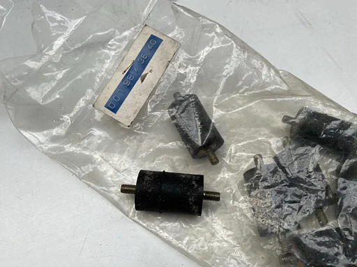 NOS rubbersteun luchtfilterhuis voor Mercedes R107 W107 W116